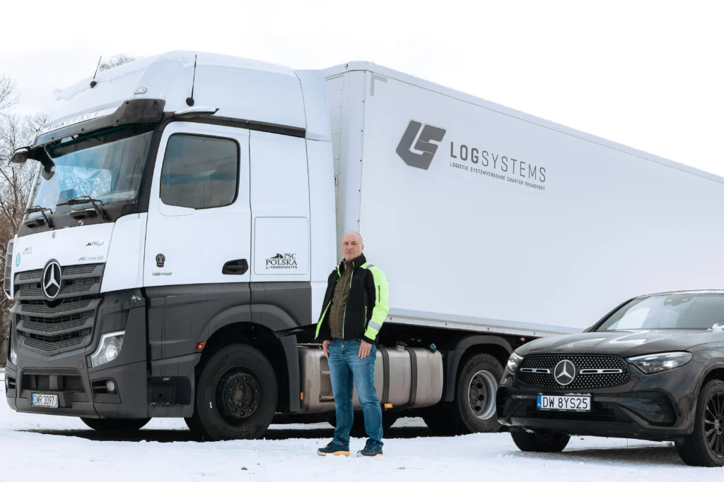 Doradztwo transportowe Grzegorz Sitarek przy ciężarówce Mercedes — Jelenia Góra